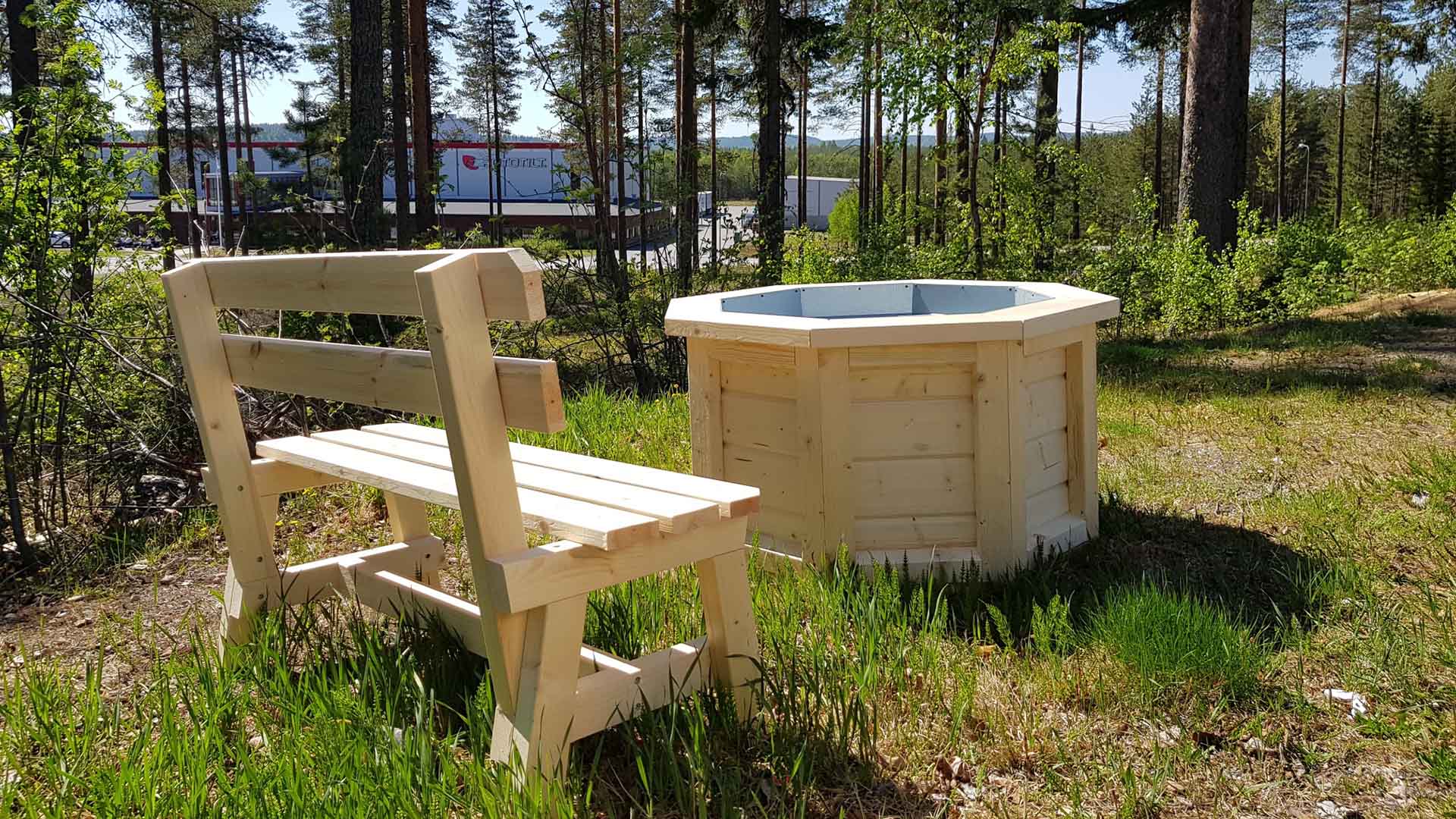 Sittbänk och grillplats